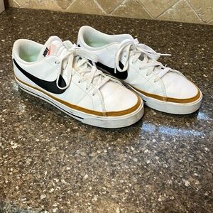 Women’s Nike Court Legacy